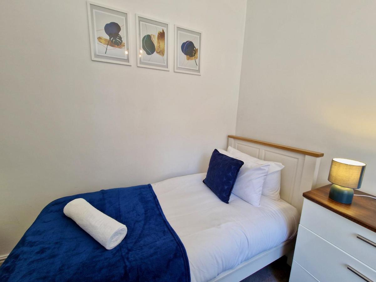Incredible Private Rooms All With Private Bathrooms In A Fully Serviced House Next To City Centre With Free Parking Coventry Esterno foto