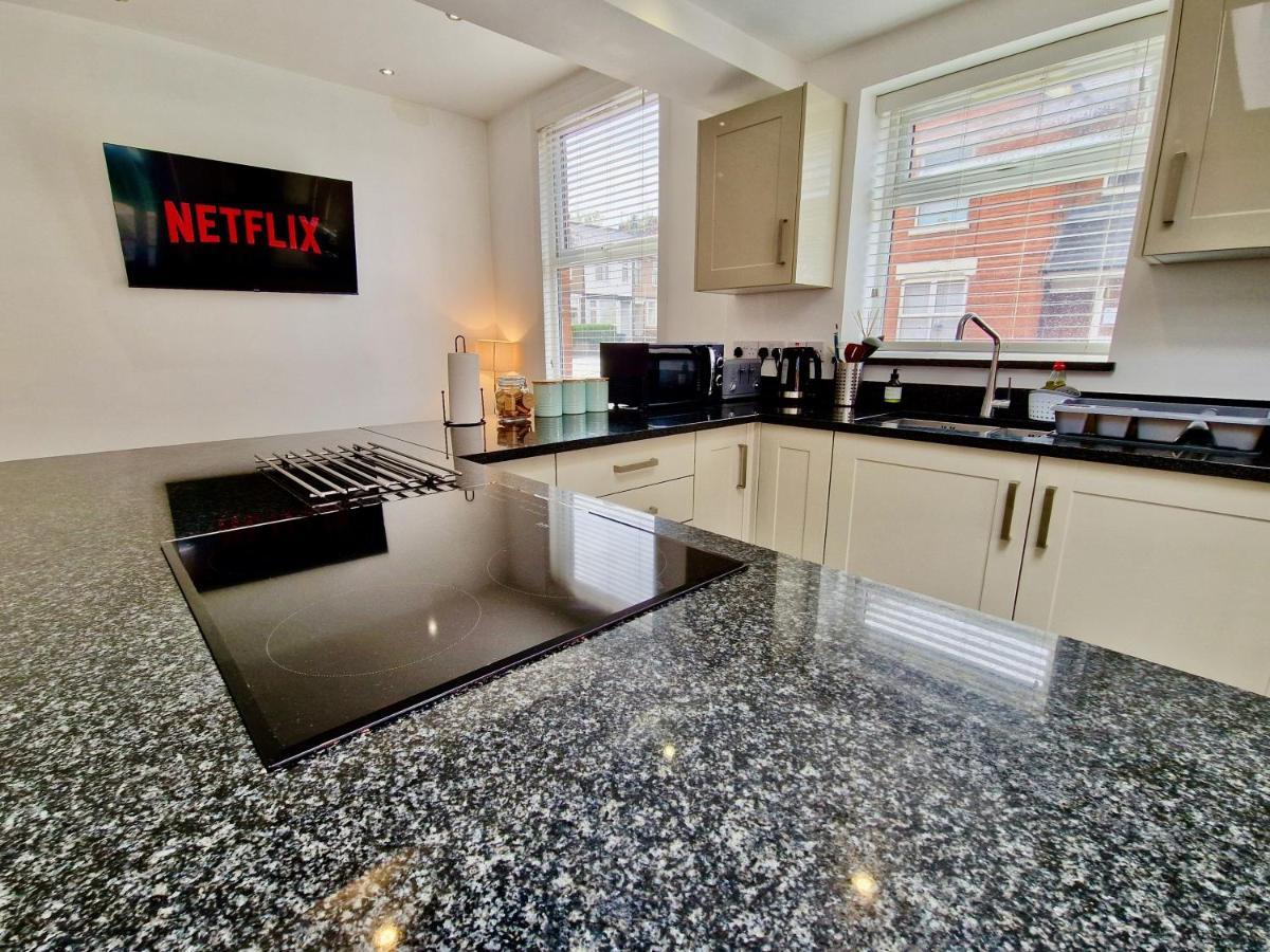 Incredible Private Rooms All With Private Bathrooms In A Fully Serviced House Next To City Centre With Free Parking Coventry Esterno foto