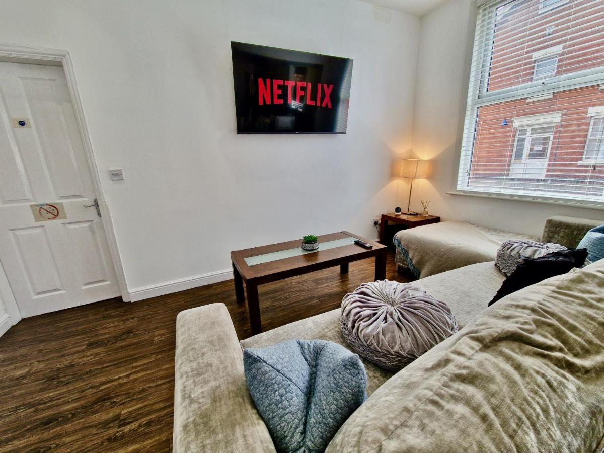 Incredible Private Rooms All With Private Bathrooms In A Fully Serviced House Next To City Centre With Free Parking Coventry Esterno foto