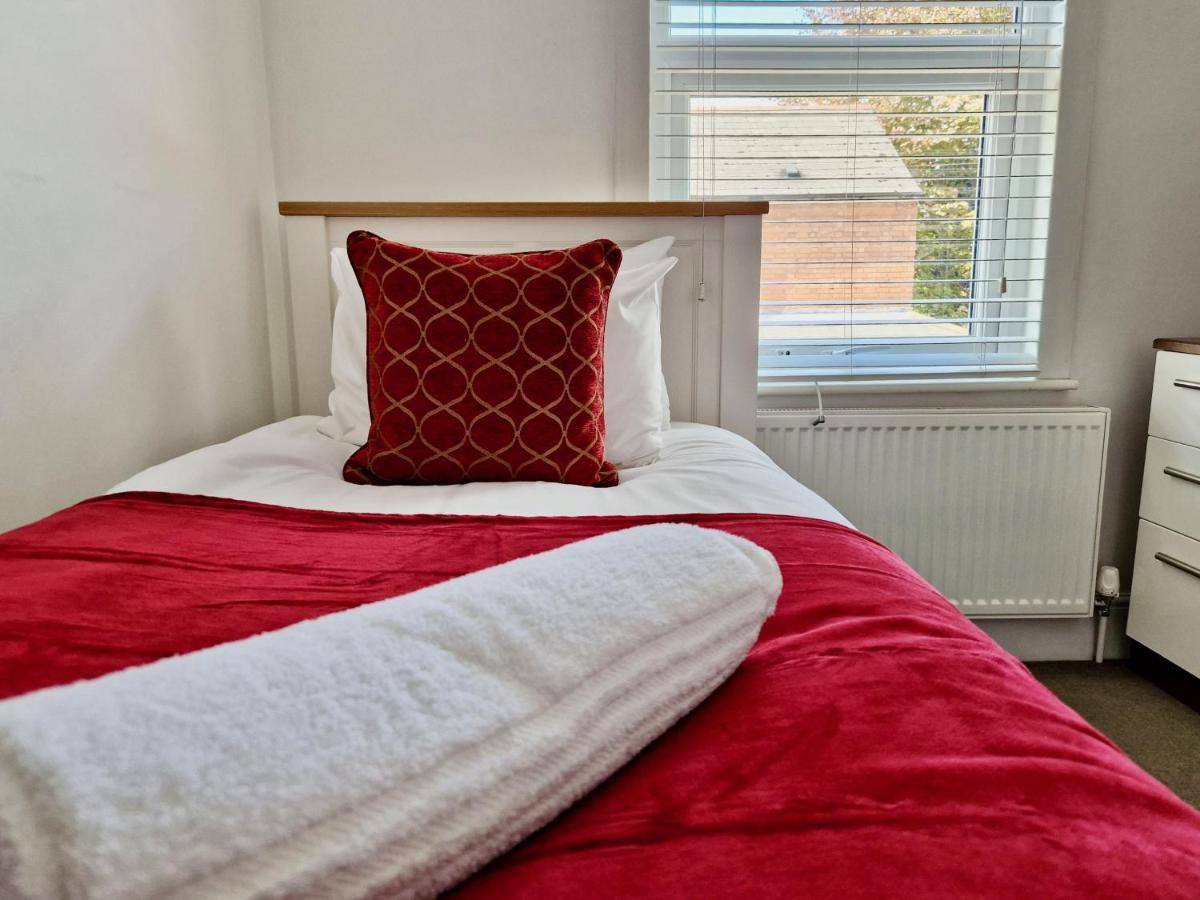 Incredible Private Rooms All With Private Bathrooms In A Fully Serviced House Next To City Centre With Free Parking Coventry Esterno foto